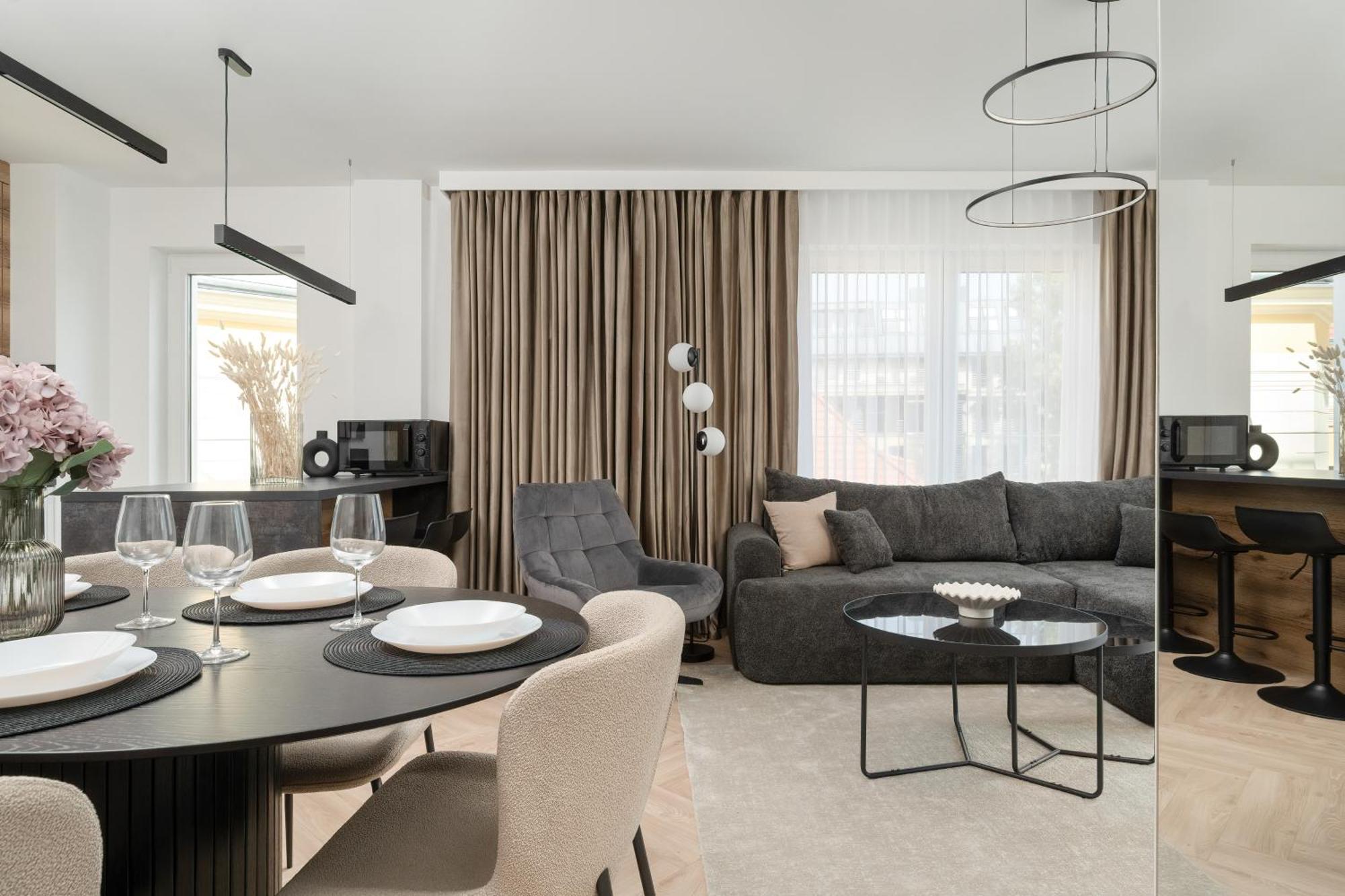 Elegancki Apartament Z Parkingiem Blisko Starego Miasta By Noclegi Renters Wroclaw Exterior photo