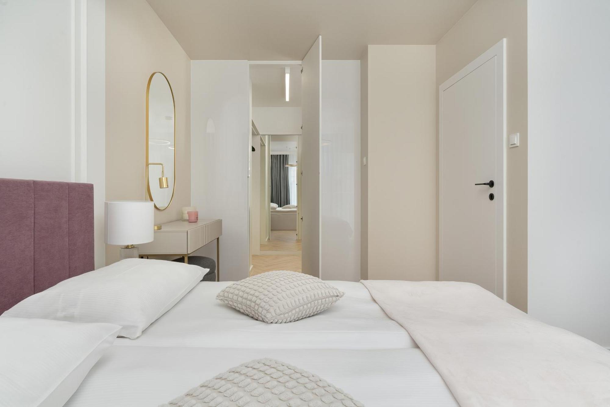 Elegancki Apartament Z Parkingiem Blisko Starego Miasta By Noclegi Renters Wroclaw Exterior photo